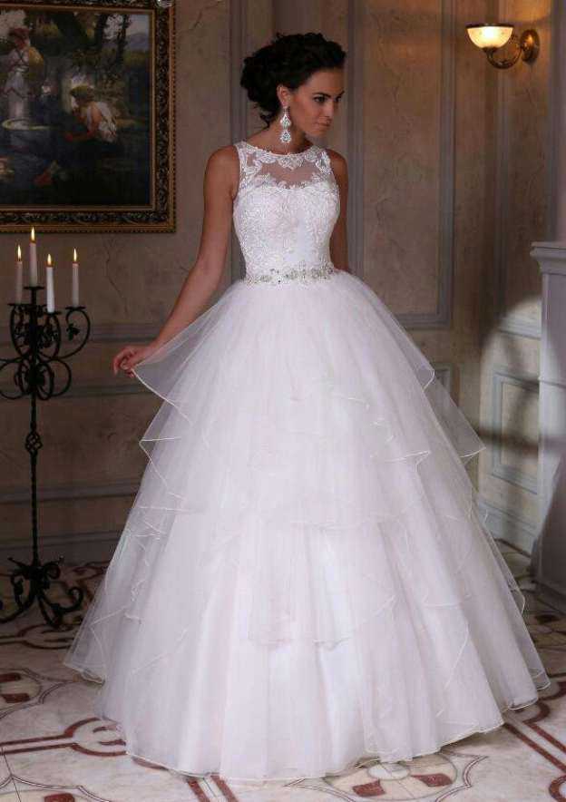 Tulle Long/Floor-Length Ball Gown Sleeveless Bateau Covered Button Wedding Dress With Appliqued