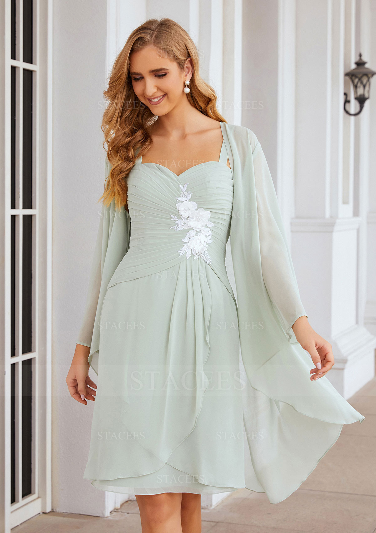 A-line Sweetheart Sleeveless Chiffon Knee-Length Mother of the Bride Dress With Long Sleeves Jacket 