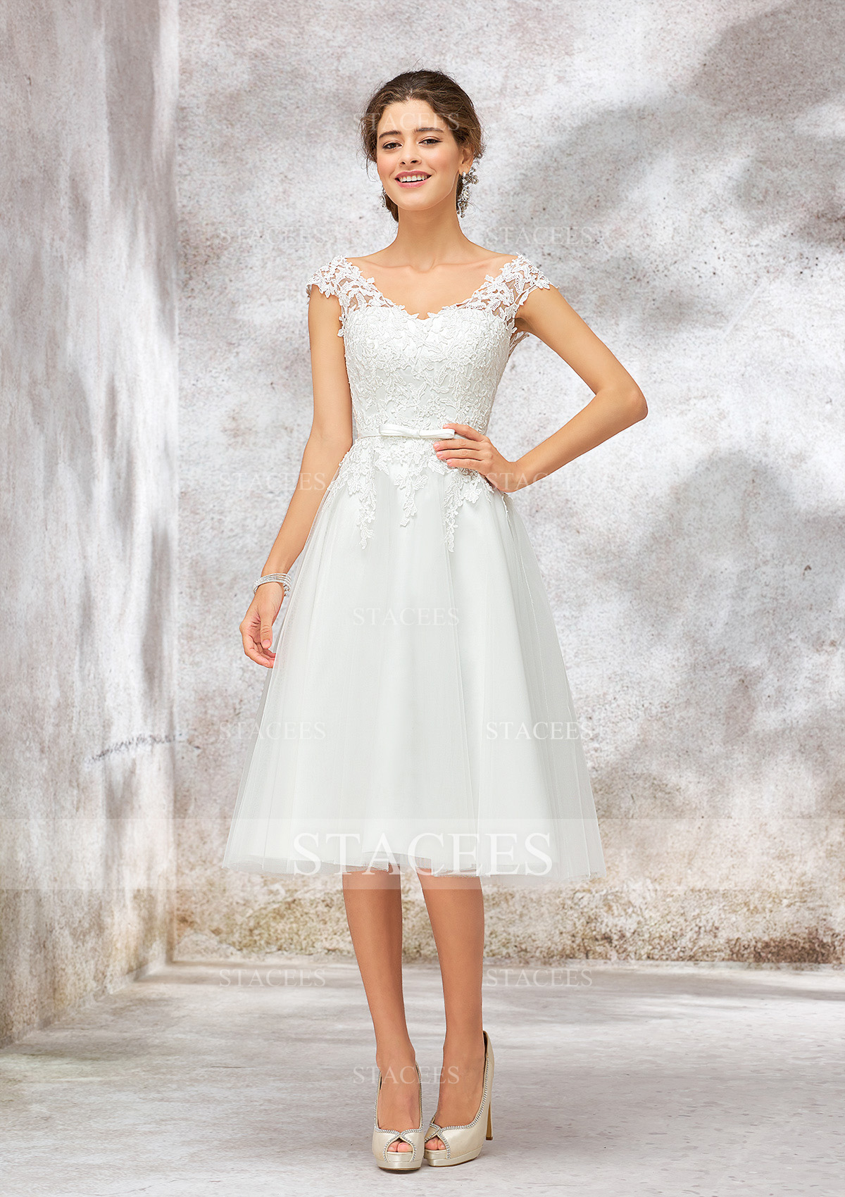 white lace and tulle dress A-Line Deep V-neck Top Lace Tulle Skirt Wedding Dress
