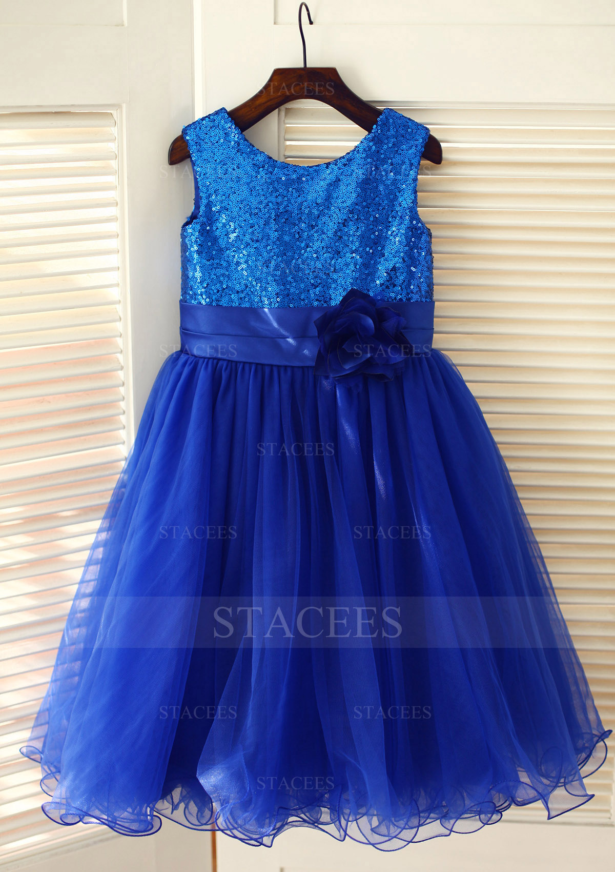 A-line/Princess Scoop Neck Tea-Length Tulle Sequined Flower Girl Dress With Flowers Sashes