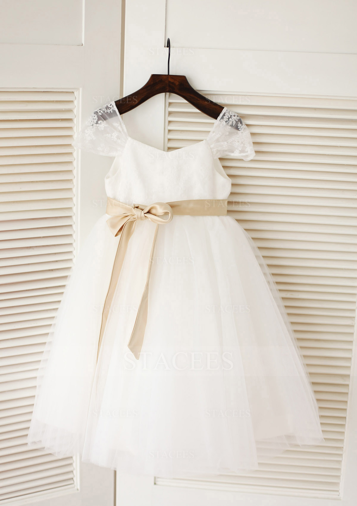 Vestido línea a/princesa escote en v encaje tul hasta la rodilla vestido de pajecitas