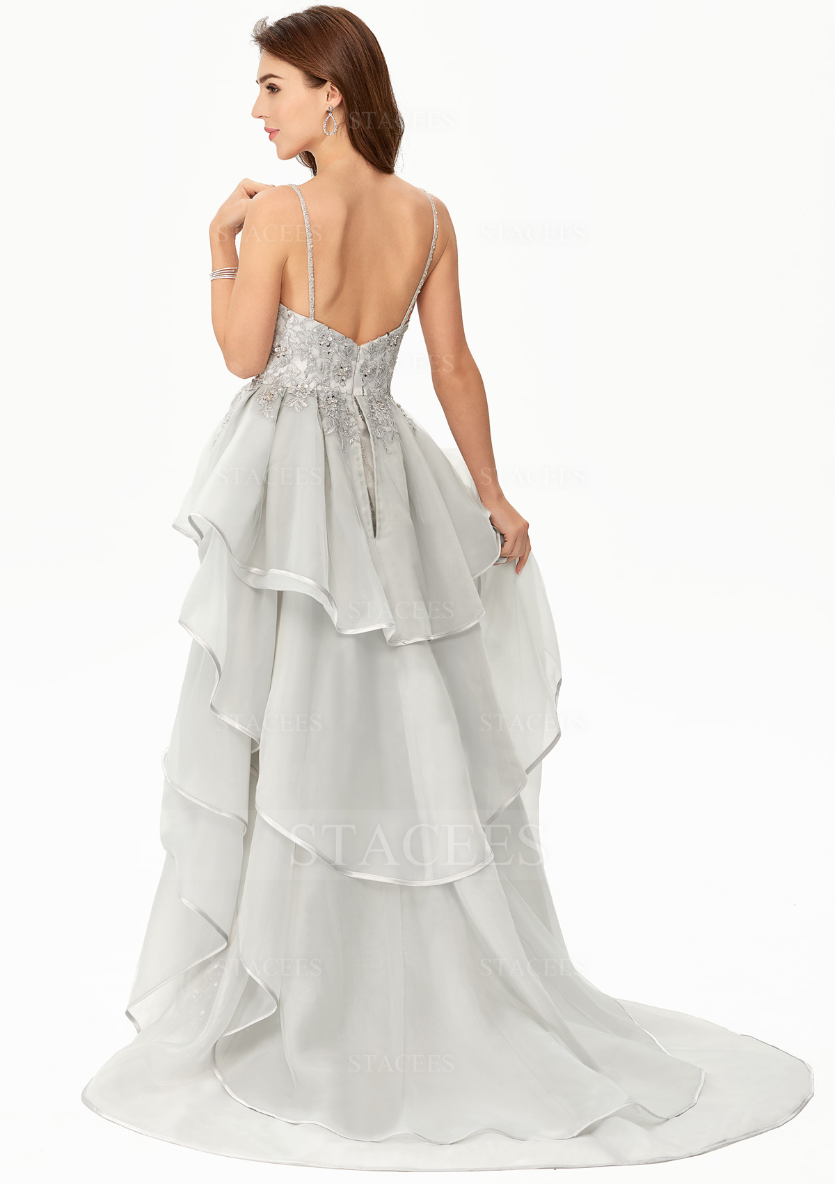 Comme Image Trapèze col en v organza satin tulle traîne cour robe de bal avec cascading ruffles sequins lace beading - STACEES