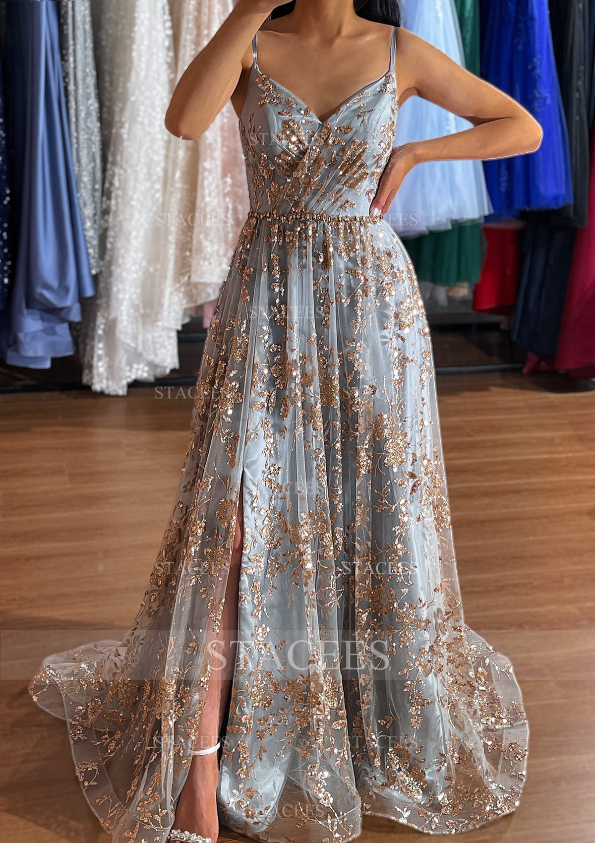 Comme Image Robe trapèze col en v tulle traîne balayage robe de bal avec appliqué fendu brillant - STACEES