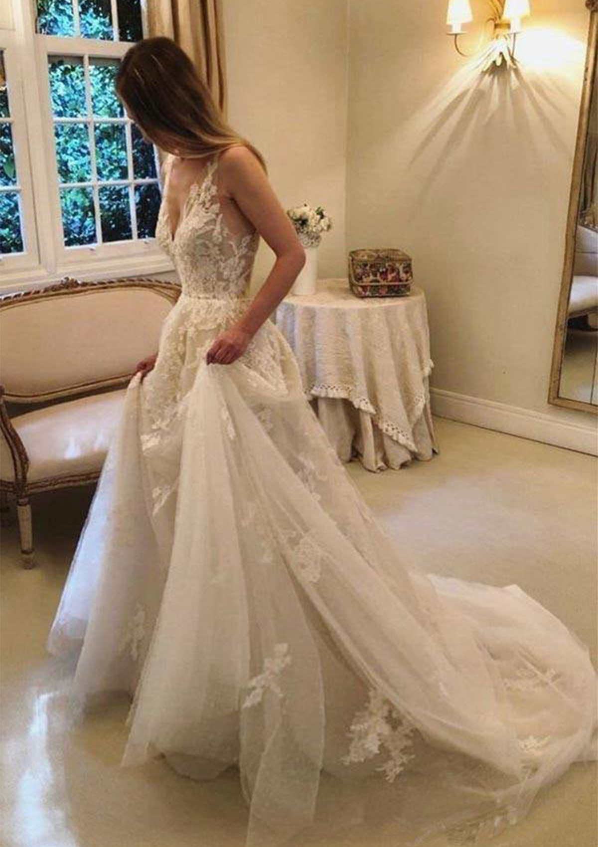 Princess A-line Chapel Train Lace Tulle Wedding Dress with Appliqued Lace