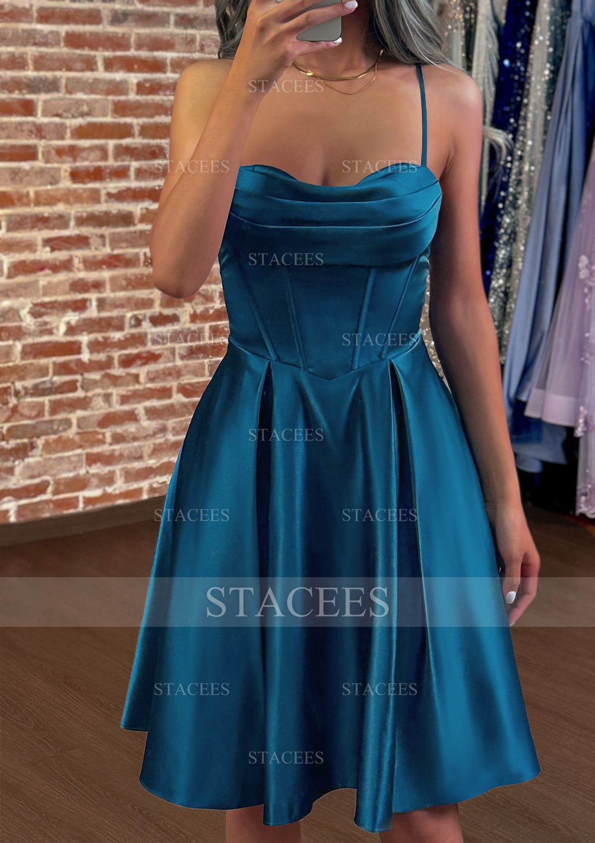 Trapèze col bénitier satin longueur genou robe de fête de la rentrée avec poches