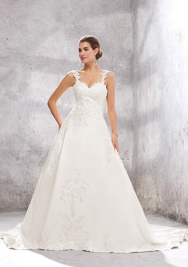 sleeveless satin wedding dress Elegant Neckline Off-Shoulder Sleeveless White Satin Wedding Dress Plus Size with Lace Detail and Extended Train