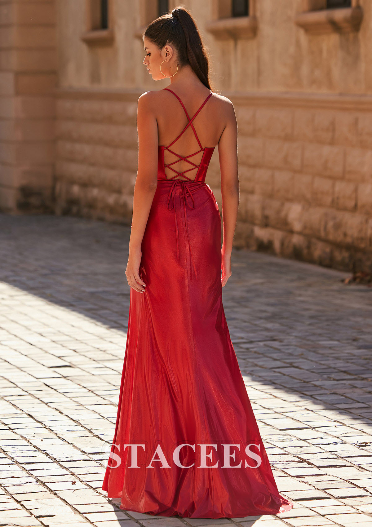 Rouge Fourreau col bénitier métallique traîne balayage robe de bal  - STACEES