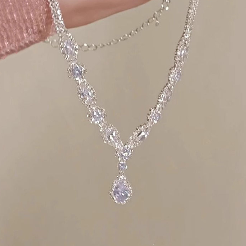 Collar exquisito de aleación con zirconio cúbico para mujer