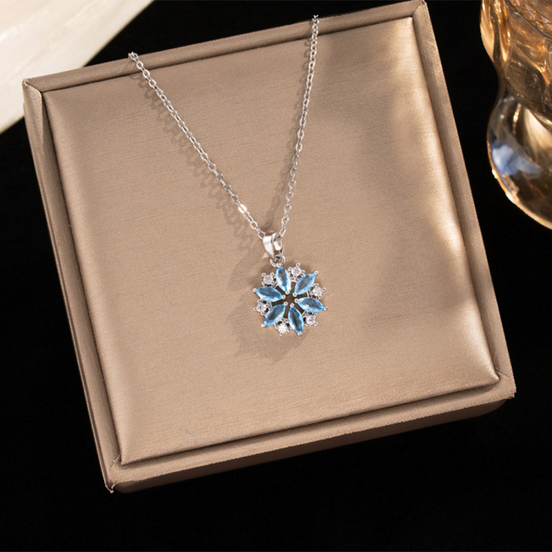 Collar elegante de aleación con zirconio cúbico para mujer