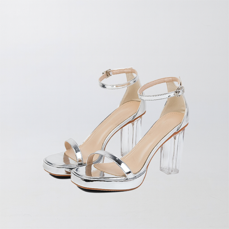 Zapatos de punta cuadrada con tacón ancho de cuero charolado de moda