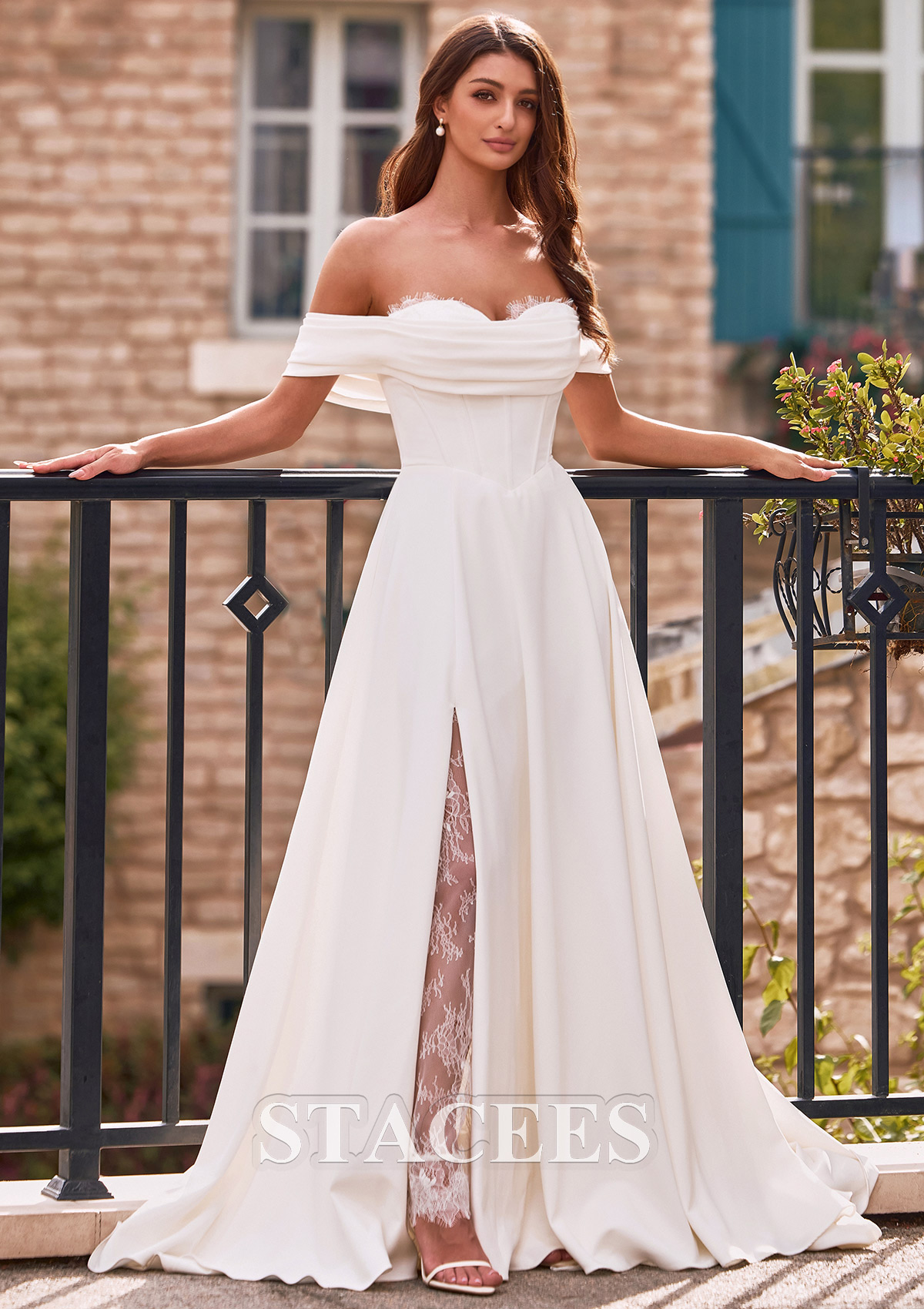 Marfil Vestido línea a hombros descubiertos satén cola de corte vestido de novia - STACEES
