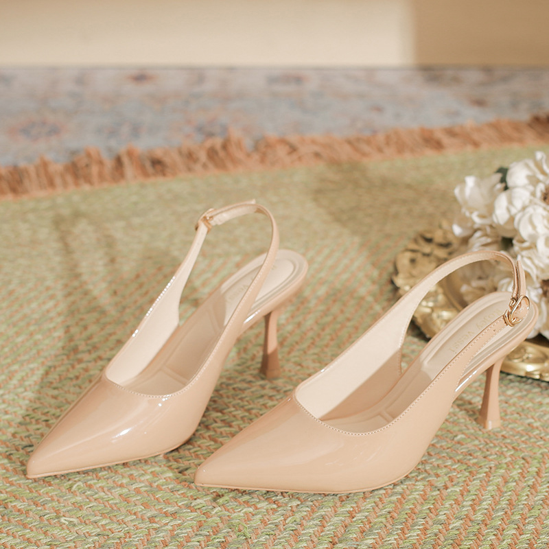 Zapatos de tacón de charol con punta fina y tira en el tobillo con hebilla para fiesta