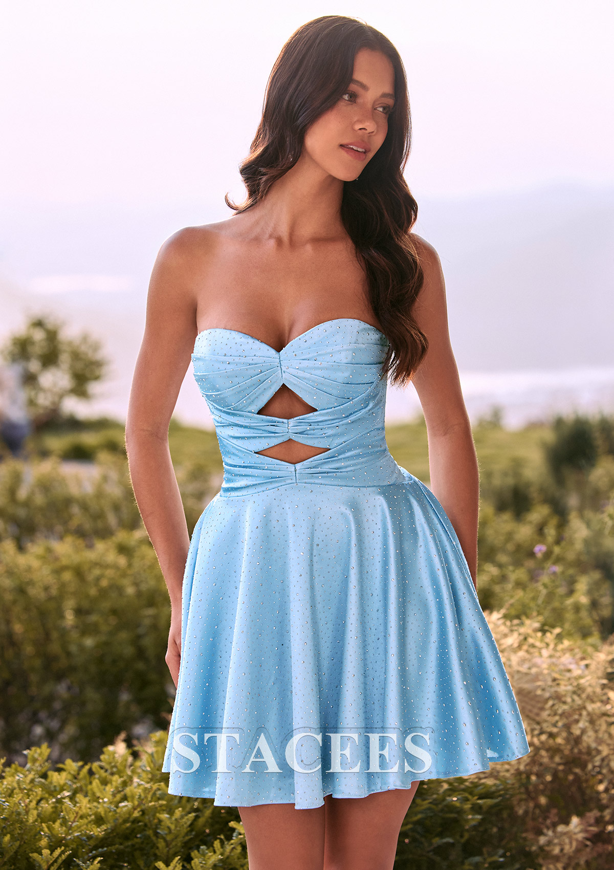 Bleu Ciel Trapèze col cœur satin soyeux courte/mini robe de fête de la rentré avec strass thermocollant plissé trou de serrure - STACEES