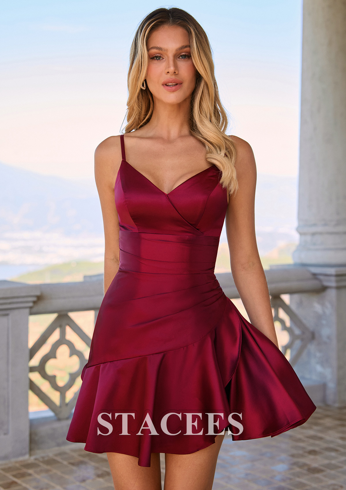 Bordeaux Trapèze col en v satin courte/mini robe de fête de la rentré avec plissé - STACEES