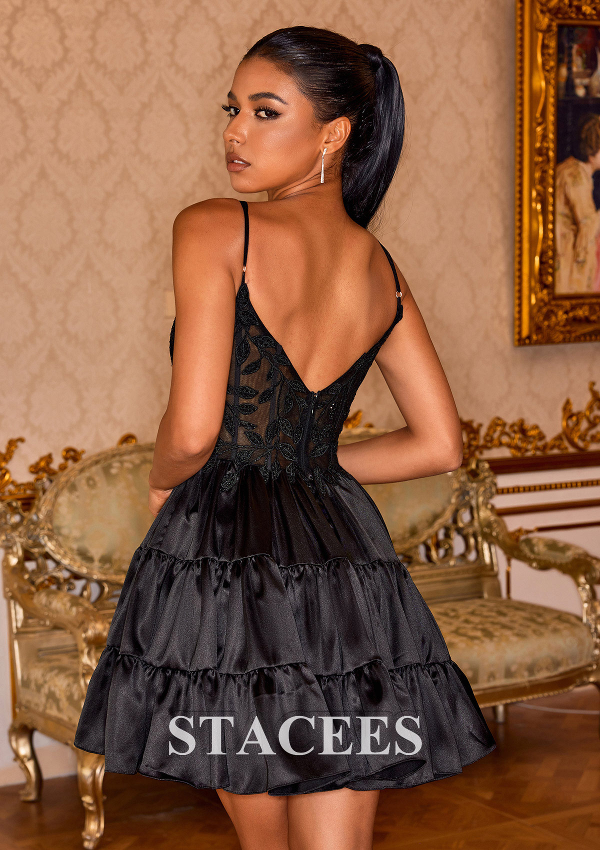 Noir Robe trapèze col en v satin courte/mini robe de fête de la rentrée - STACEES