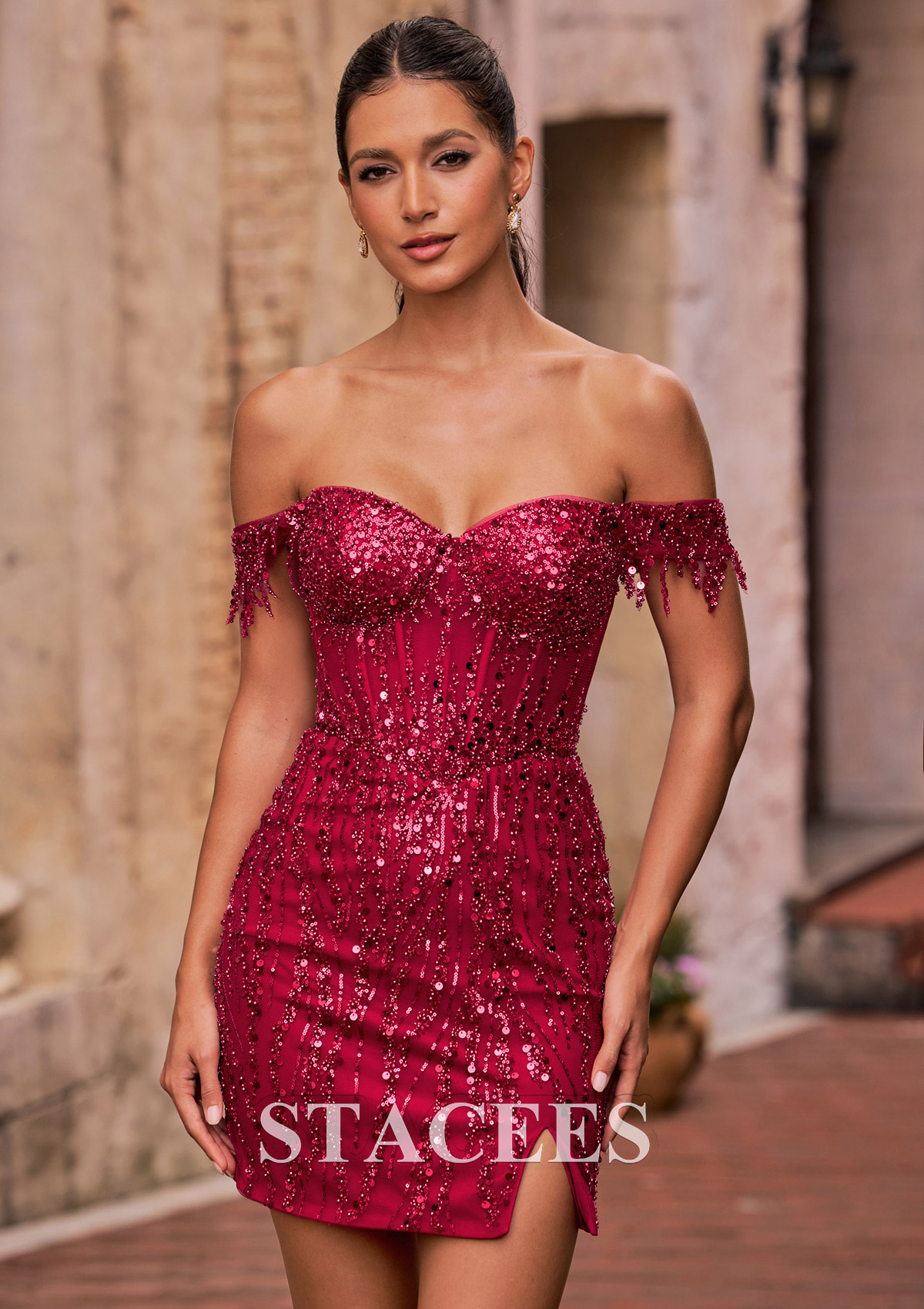 Bordeaux Fourreau épaule dénudée paillettes courte/mini robe de fête de la rentrée avec perles frange - STACEES