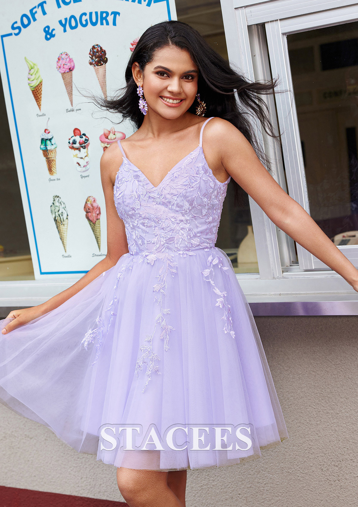 Comme Image Robe trapèze col en v tulle courte/mini robe de fête de la rentrée avec appliqué - STACEES