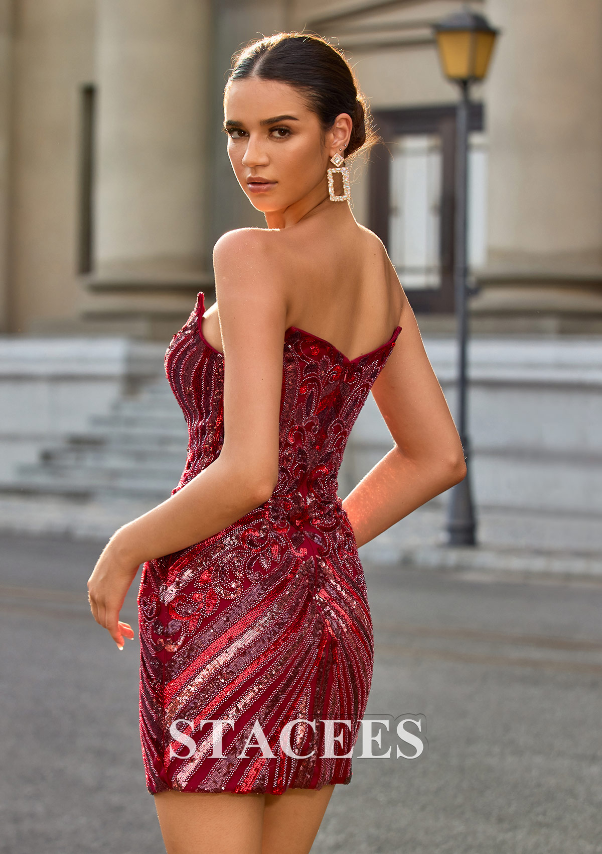Bordeaux Fourreau col en v paillettes courte/mini robe de fête de la rentrée avec perles - STACEES