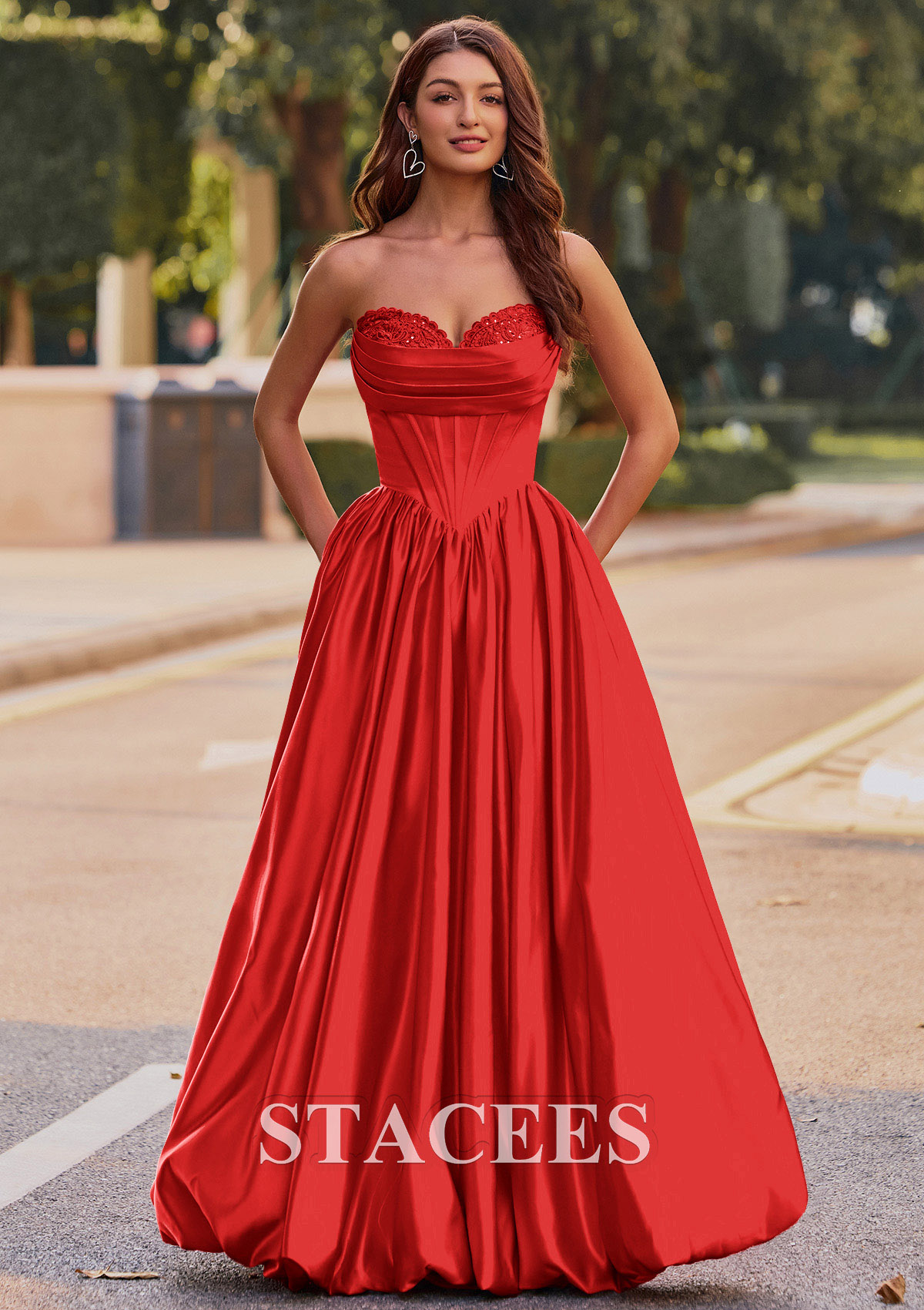 Rouge Trapèze cache coeur satin longueur ras du sol robe de bal avec appliqué poches - STACEES
