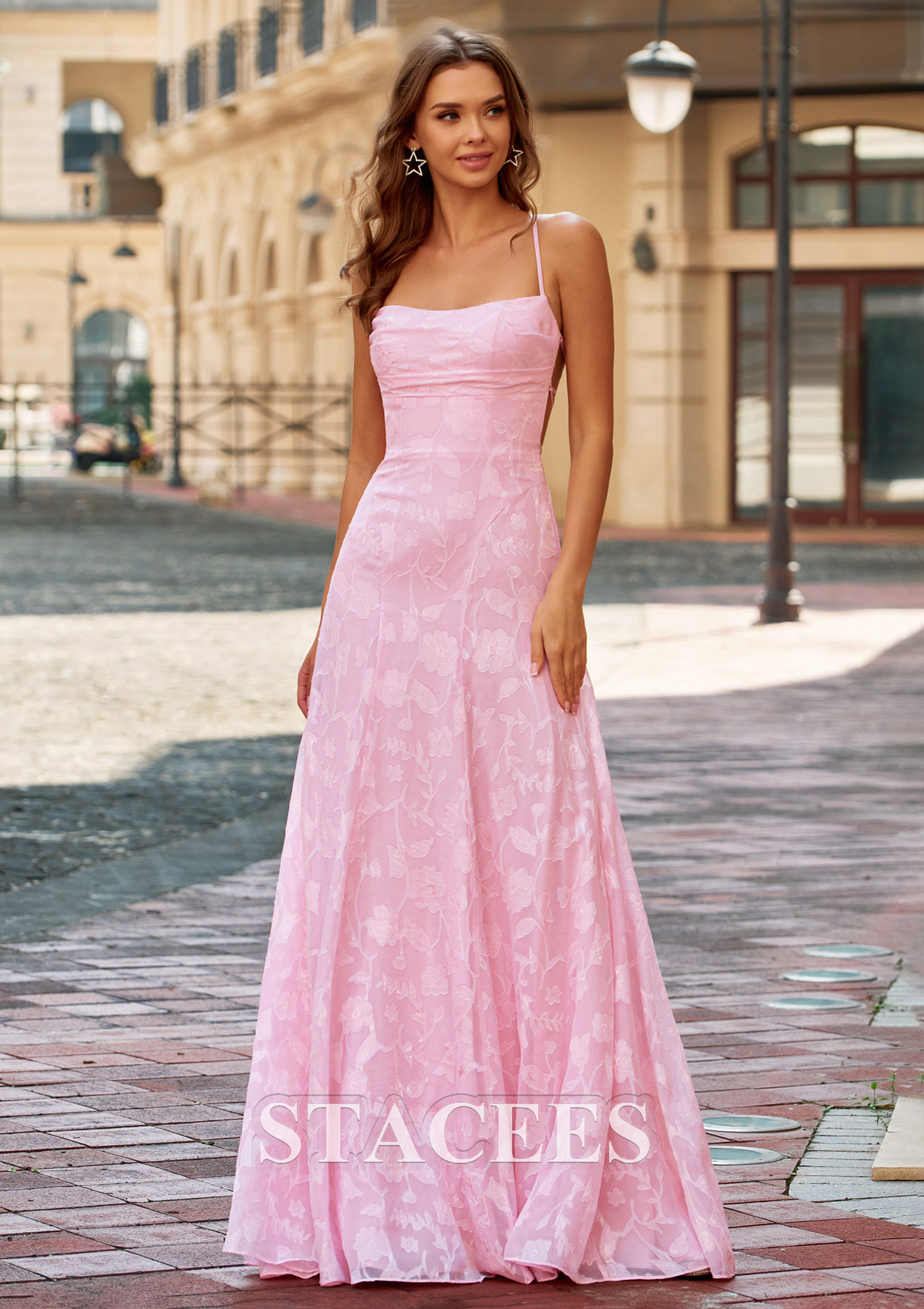 Rose Bonbon Fourreau carrée jacquard traîne balayage robe de bal avec plissé - STACEES