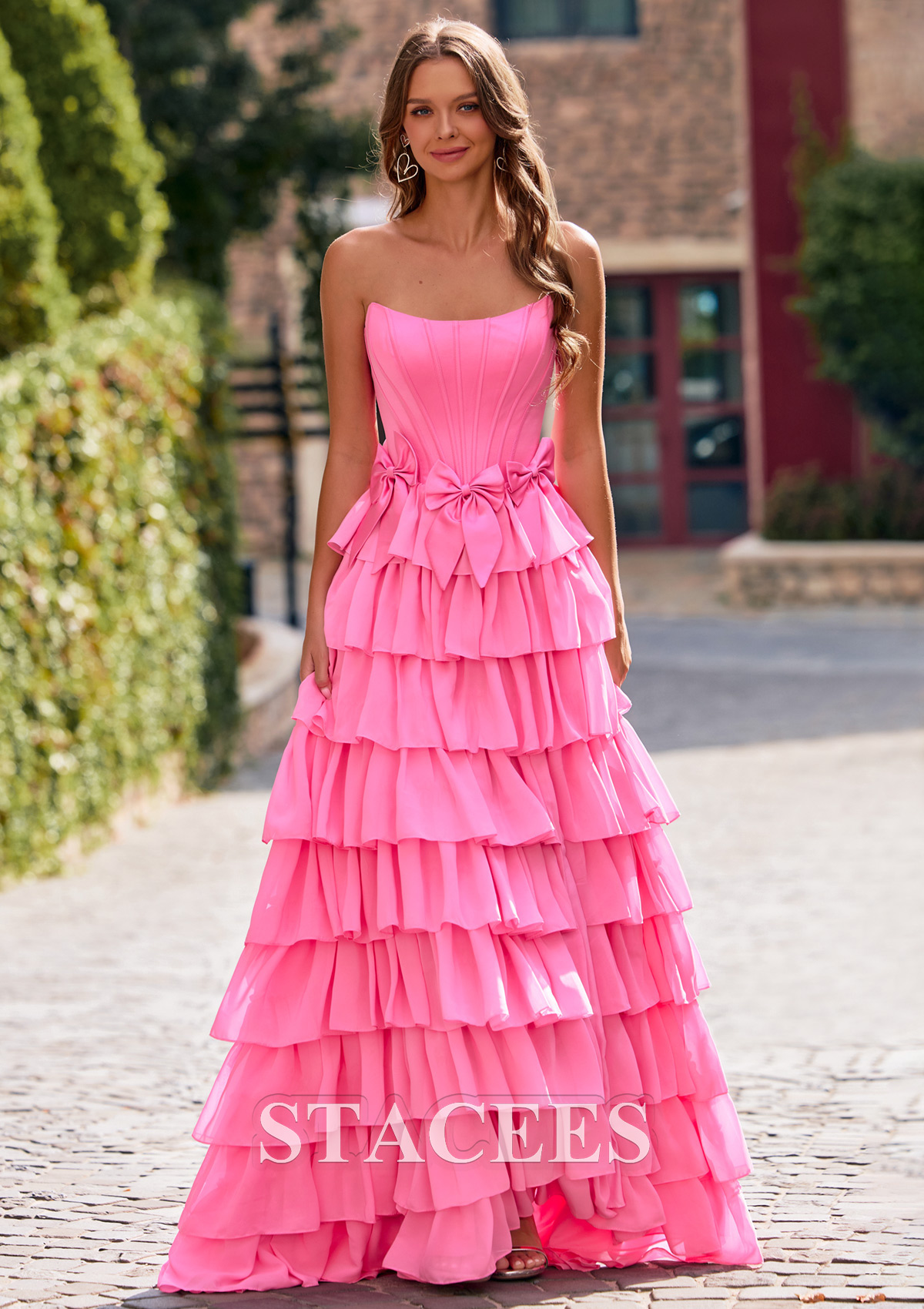Azalée Trapèze scoop mousseline traîne balayage robe de bal avec noeud papillon volants - STACEES