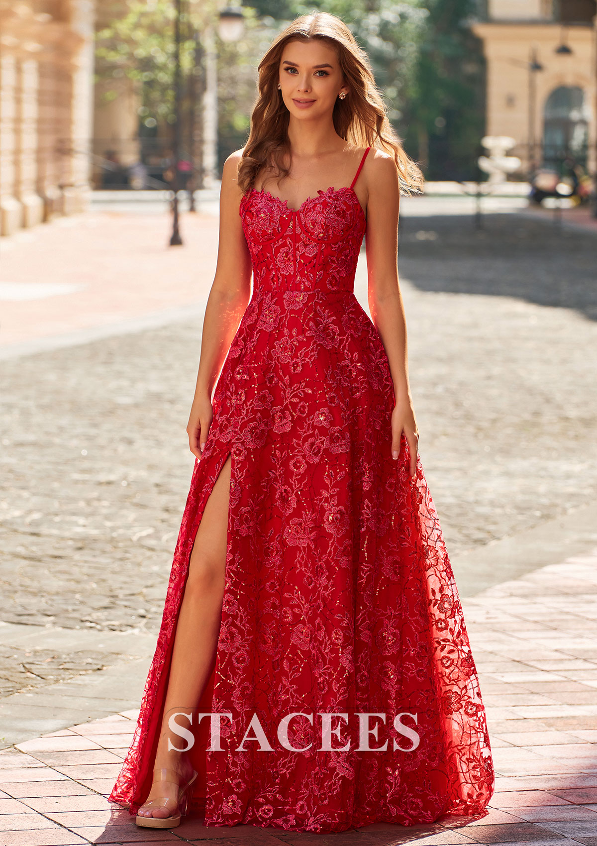 Rouge Trapèze col en v paillettes longueur ras du sol robe de bal avec appliqué paillettes - STACEES