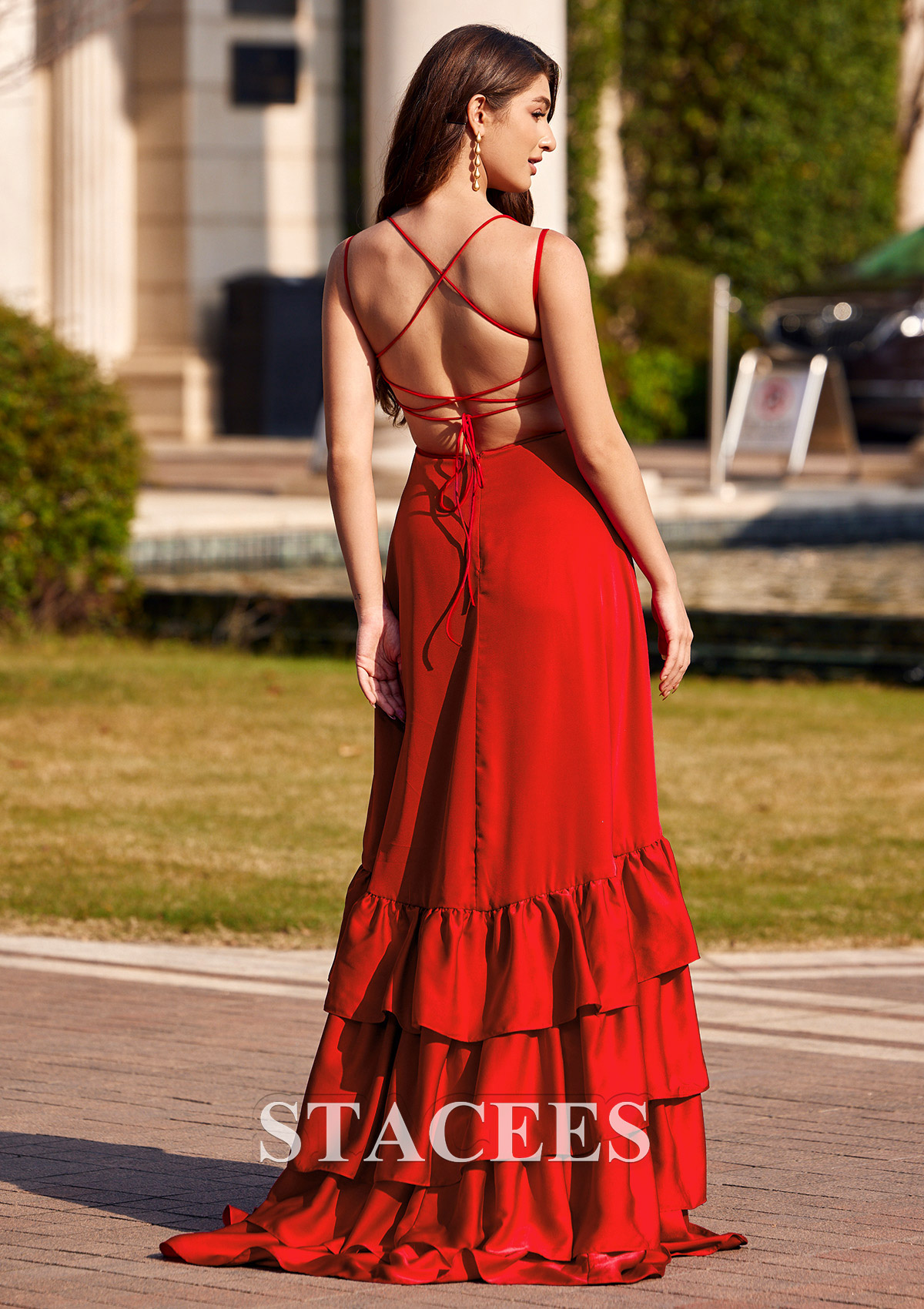 Rouge Robe trapèze carrée satin extensible traîne balayage robe de bal - STACEES