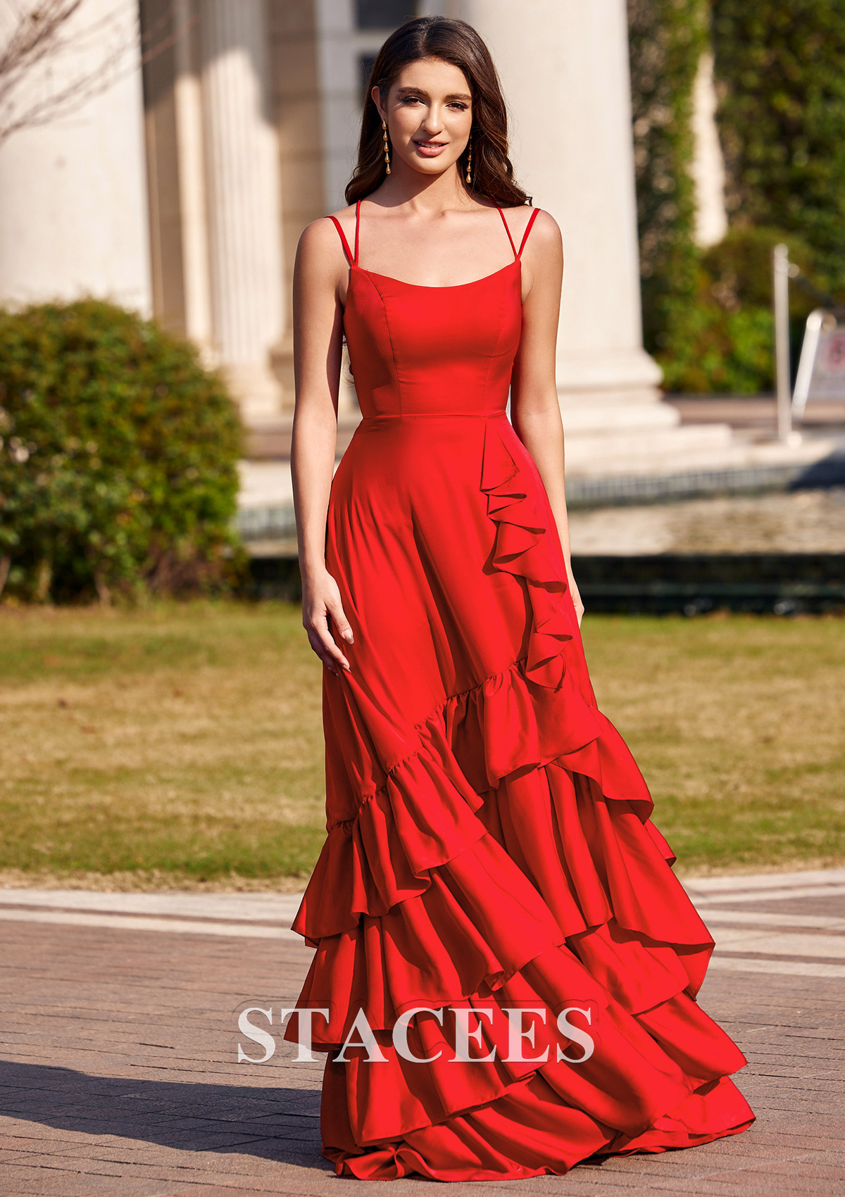 Rouge Robe trapèze carrée satin extensible traîne balayage robe de bal - STACEES