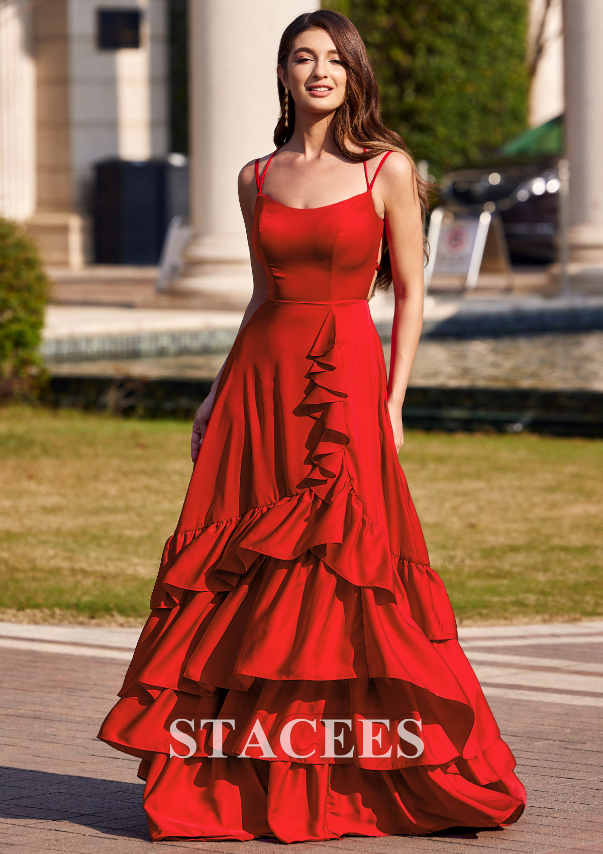 Rouge Robe trapèze carrée satin extensible traîne balayage robe de bal - STACEES