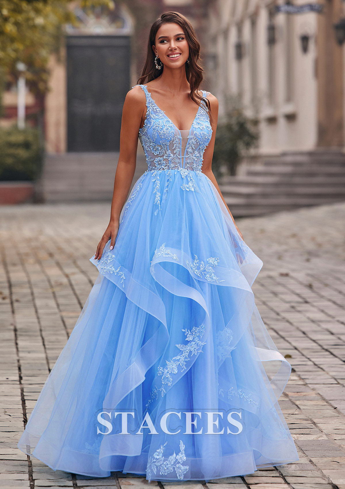 As picture Trapèze col en v tulle traîne balayage robe de bal avec volants  - STACEES