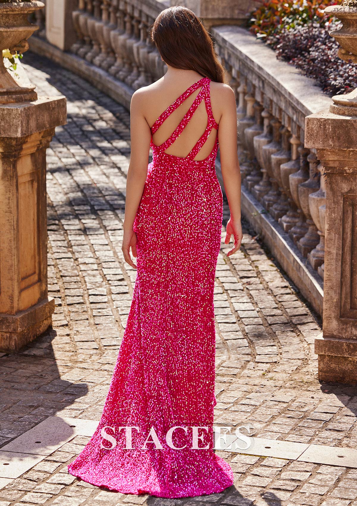 Fuchsia Cubierta un hombre lentejuelas de terciopelo barrer tren vestido de graduación - STACEES