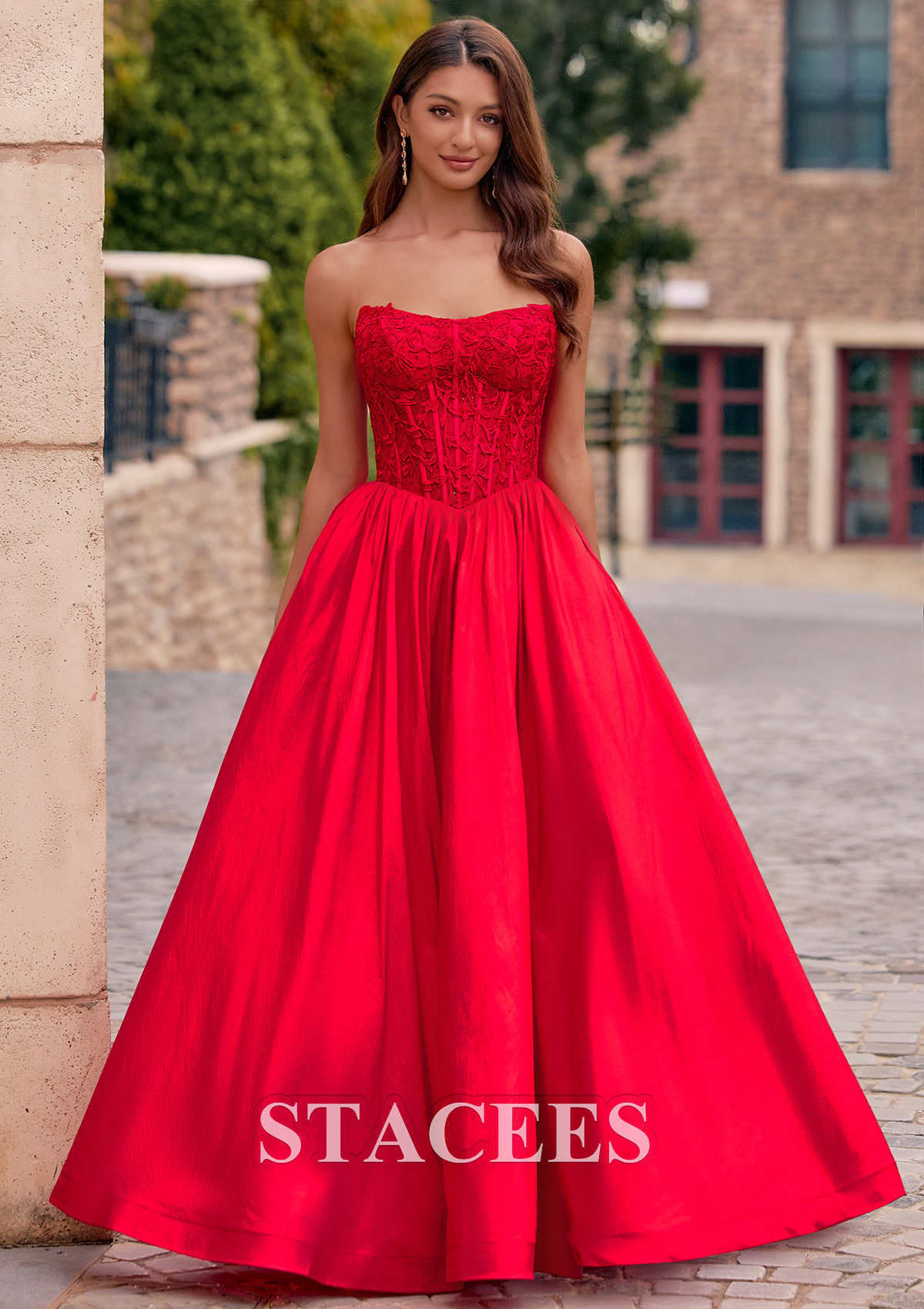 Rouge Trapèze carrée taffetas longueur ras du sol robe de bal avec perles poches - STACEES