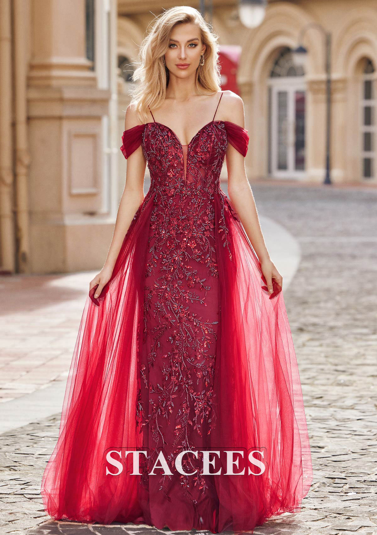 Bordeaux Trapèze col en v tulle traîne balayage robe de bal - STACEES